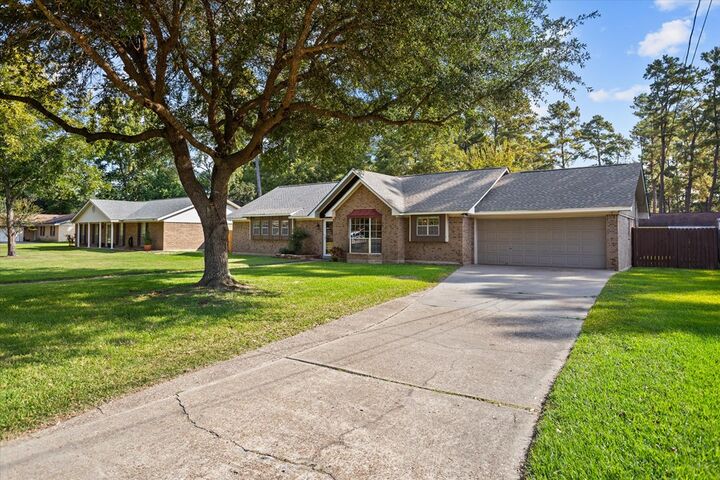 Property Photo: 8 Woodhue Court TX 75904