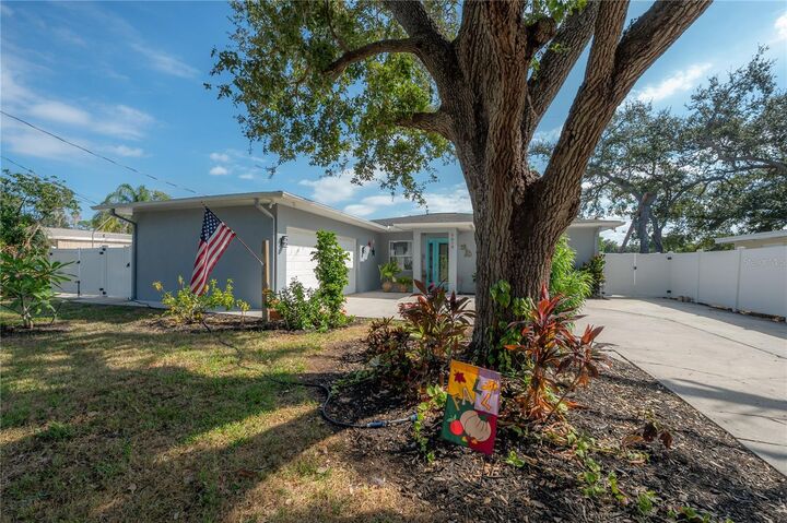 Property Photo:  5619 25th Street W  FL 34207