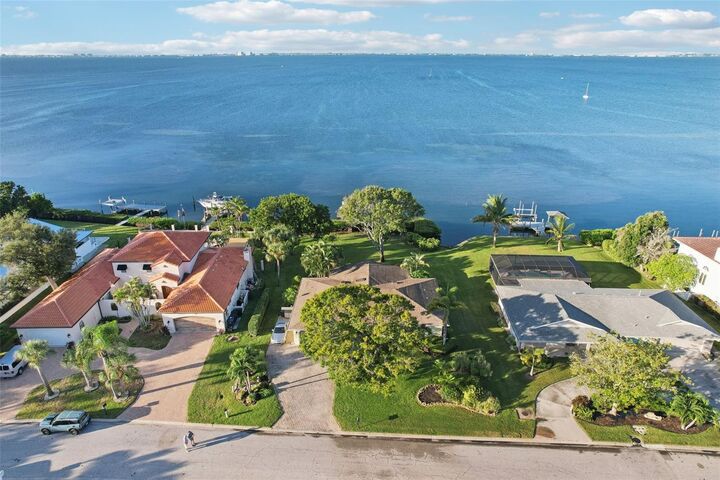 Property Photo:  2816 Bay Drive  FL 34207