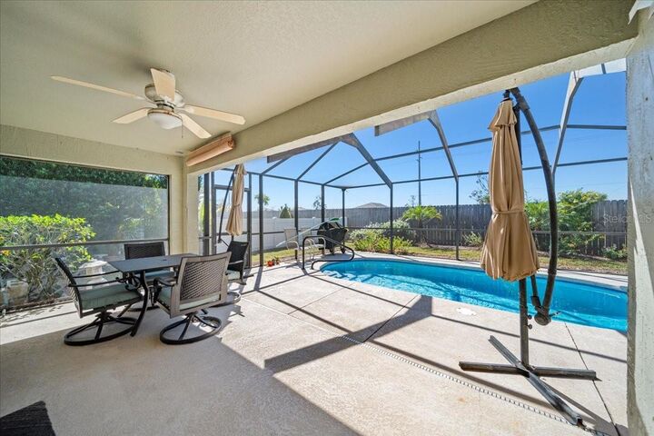 Property Photo:  364 Lake Suzanne Drive  FL 33859