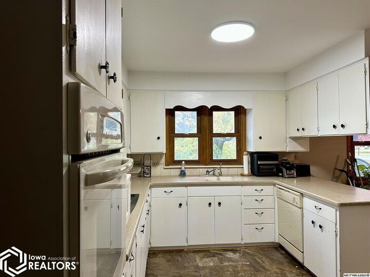 Property Photo: 415 3rd Avenue NW IA 50424