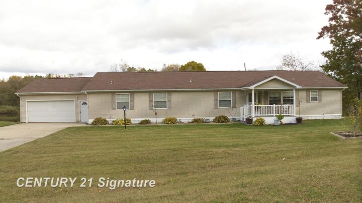 Property Photo:  897 Park View Drive  MI 48420 