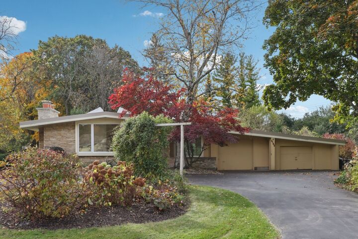 5105 W Arrowwood Rd  Mequon WI 53092 photo