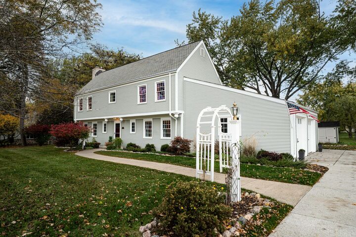 Property Photo:  2412 W Chestnut Rd  WI 53092