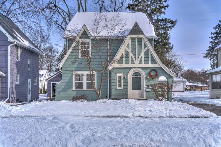 Property Photo: 1105 S Webster Street MI 49203