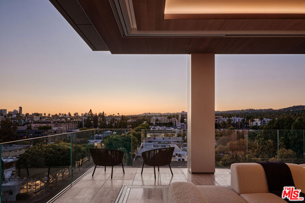 Property Photo: 8899 Beverly Boulevard 8C CA 90048