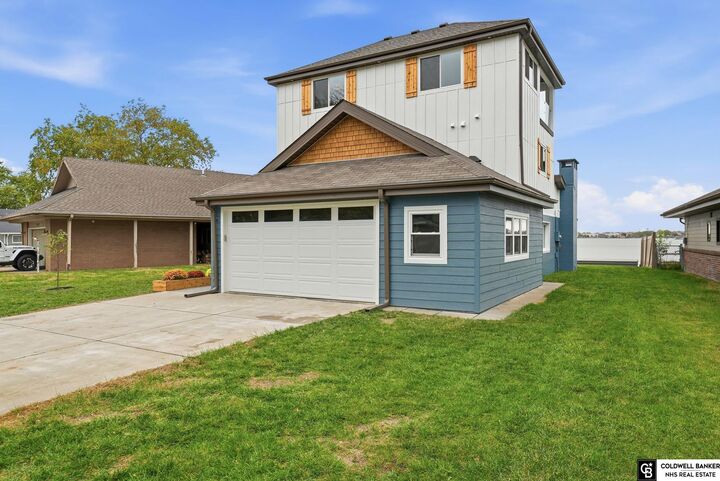 Property Photo:  840 Lakeshore Drive  NE 68528