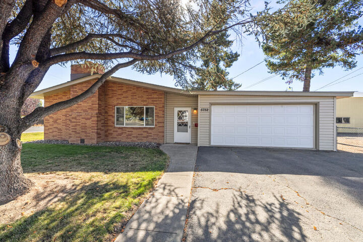 5752 Denver Avenue  Klamath Falls OR 97603 photo