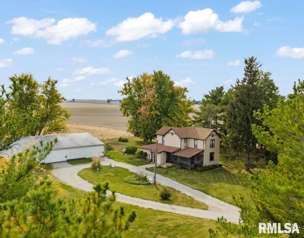 Property Photo:  1251 County Road 500 N  IL 61530