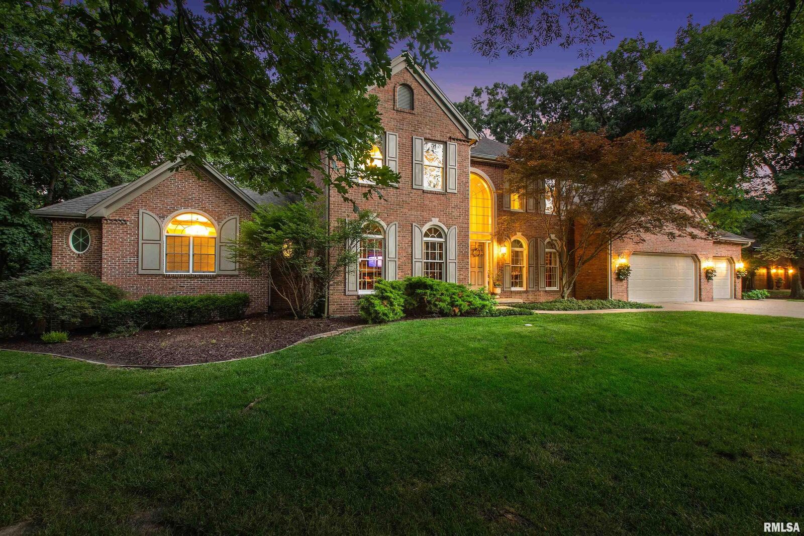 Property Photo:  420 W Ravinwoods Road  IL 61615 