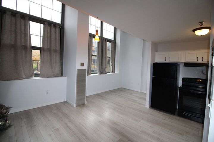 Property Photo:  200 Market Street 17A  MA 01852 