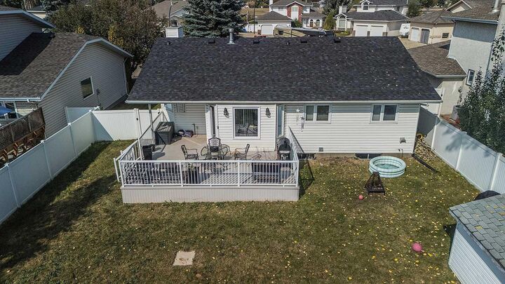 Property Photo:  39 Denison Crescent  AB T4R 2E9
