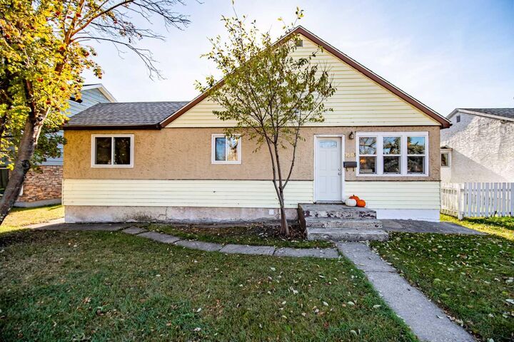 Property Photo:  3905 50 Street  AB T4N 1W2