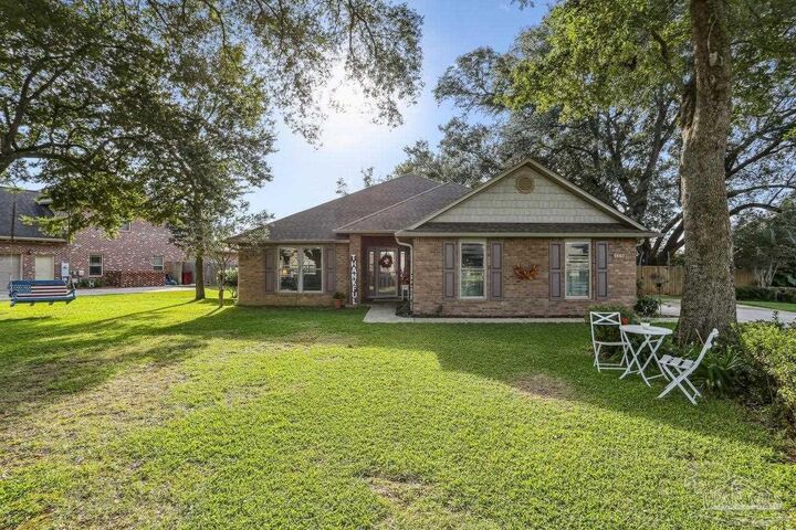 Property Photo:  5903 Dun Barton Ct  FL 32571 