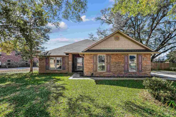 Property Photo:  5903 Dun Barton Ct  FL 32571 