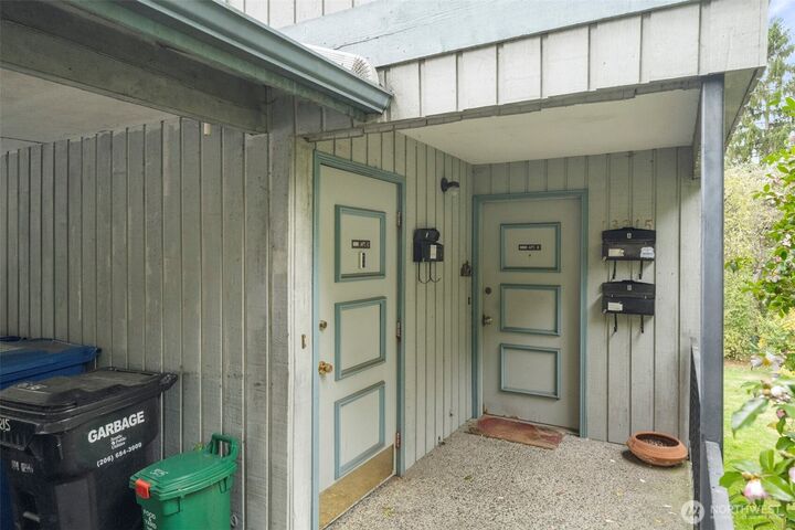 Property Photo:  13215  35th Avenue NE  WA 98125