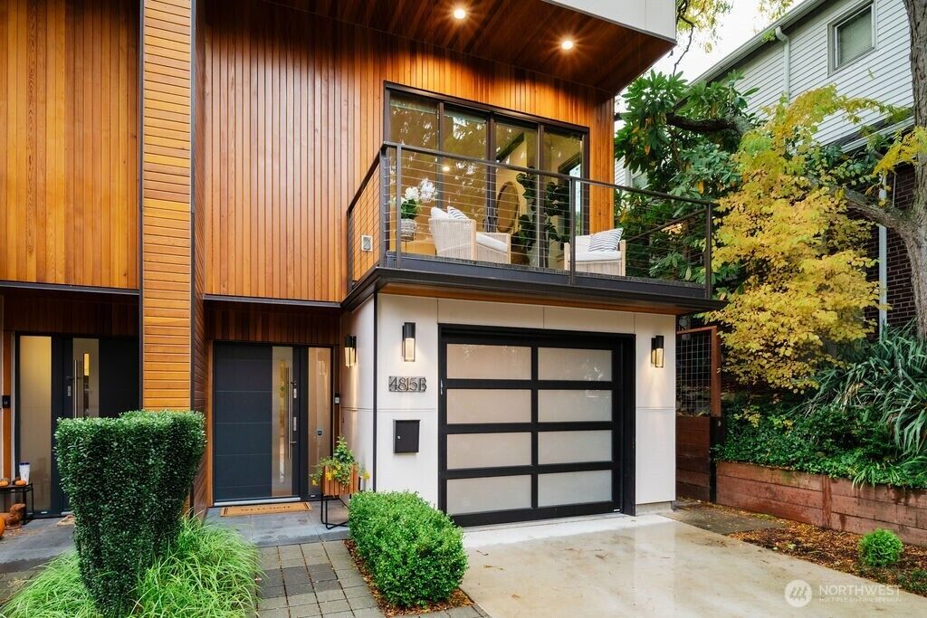 Property Photo:  4815  Evanston Avenue N B  WA 98103