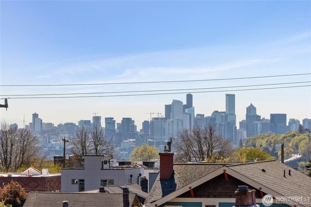 Property Photo:  4815  Evanston Avenue N B  WA 98103 