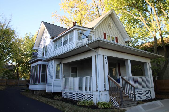 Property Photo: 842 N Court Street IL 61103