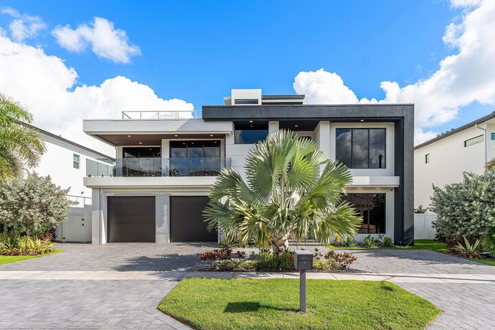 Property Photo:  245 NE 6th Court  FL 33432 