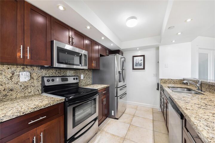 Property Photo:  4000 Towerside Ter 412  FL 33138 