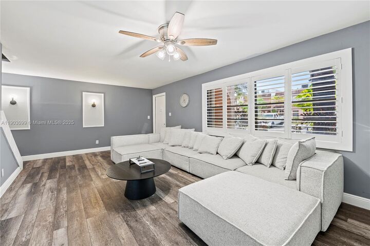 Property Photo:  33 Madrid Ln 4-9  FL 33324