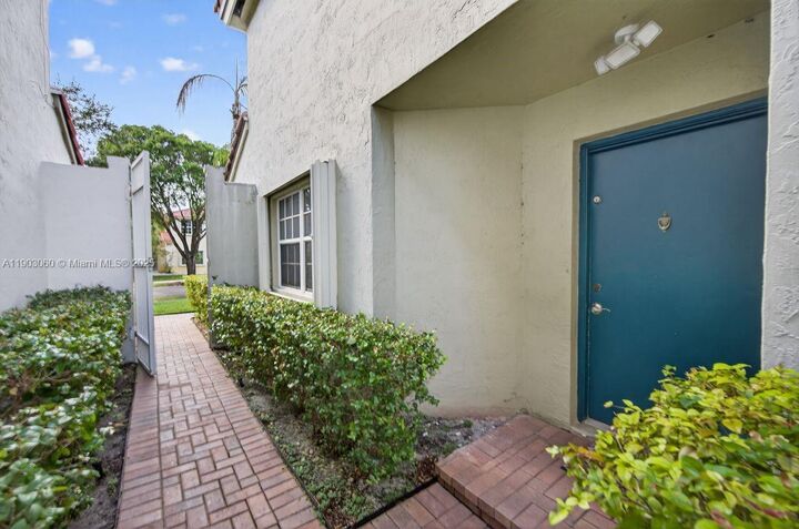 Property Photo:  10753 Lenox Rd  FL 33026