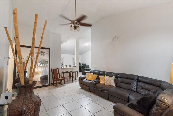 Property Photo:  1600 SW 87th Ave  FL 33025