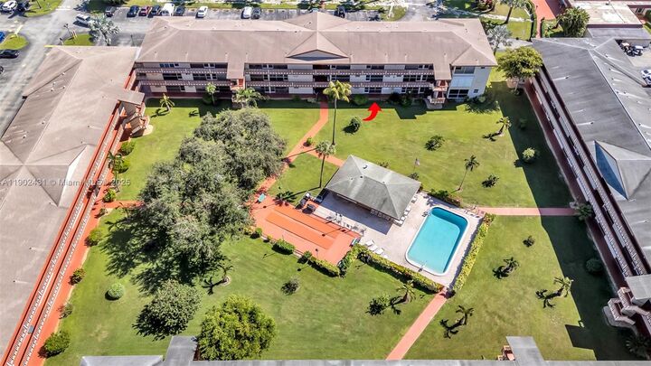 Property Photo:  5300 Washington St H137  FL 33021