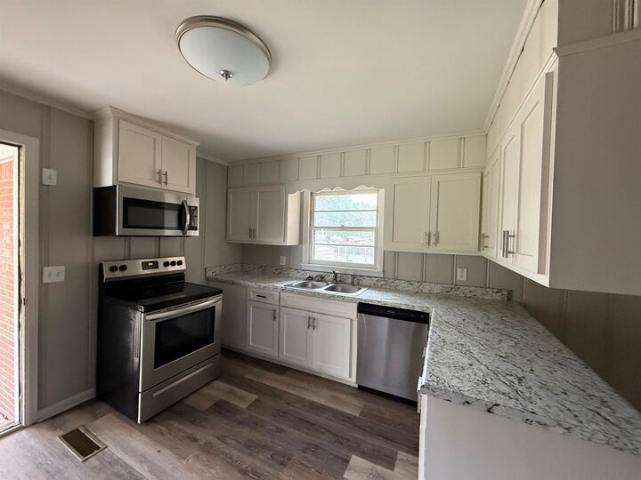 Property Photo:  1006 Ave C  AL 35055 - CULLMAN