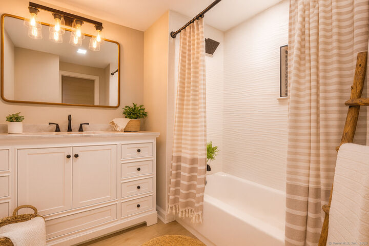 Property Photo:  11 Pond Circle Road  CT 06498