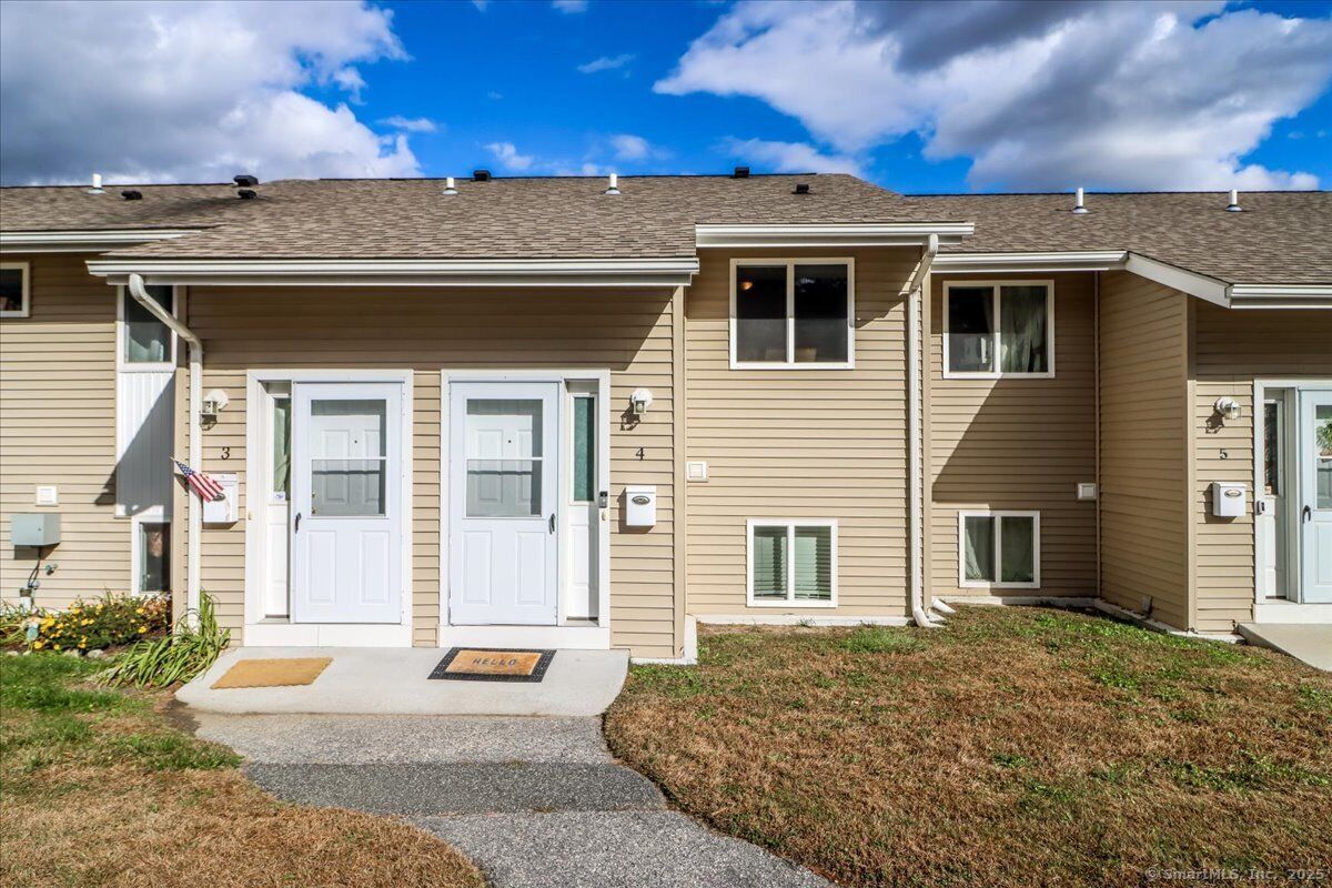 Property Photo: 466 Danbury Road Apt 4 CT 06776