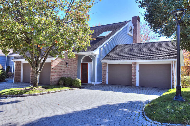 Property Photo: 135 Regents Park 135 CT 06880