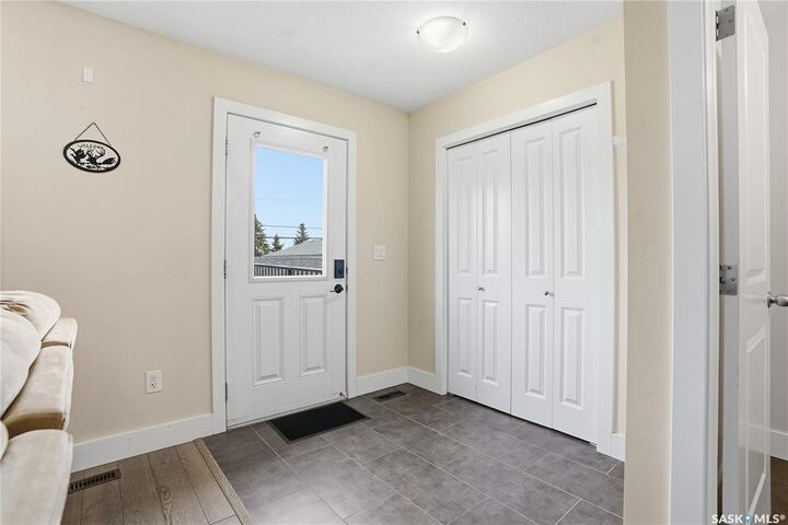 Property Photo:  29 1st Avenue N 5  SK S0K 2T0 