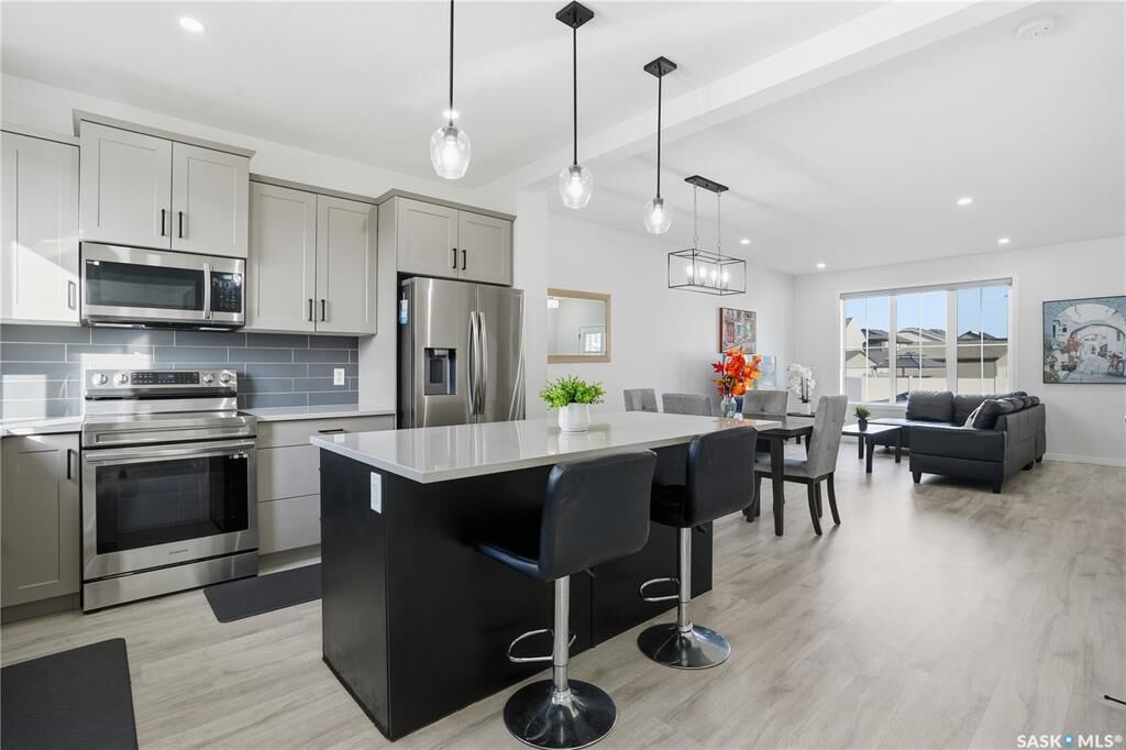 Photo de la propriété:  2992 George Street  SK S4V 3S3 