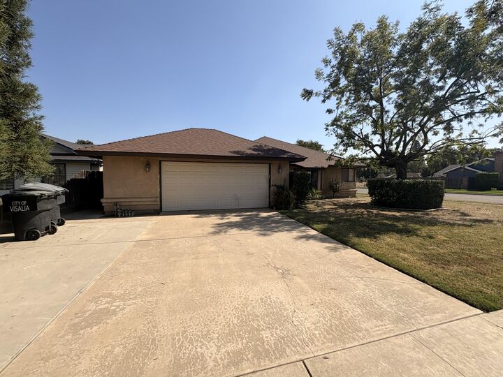 Property Photo:  1502 E Buena Vista Avenue  CA 93292