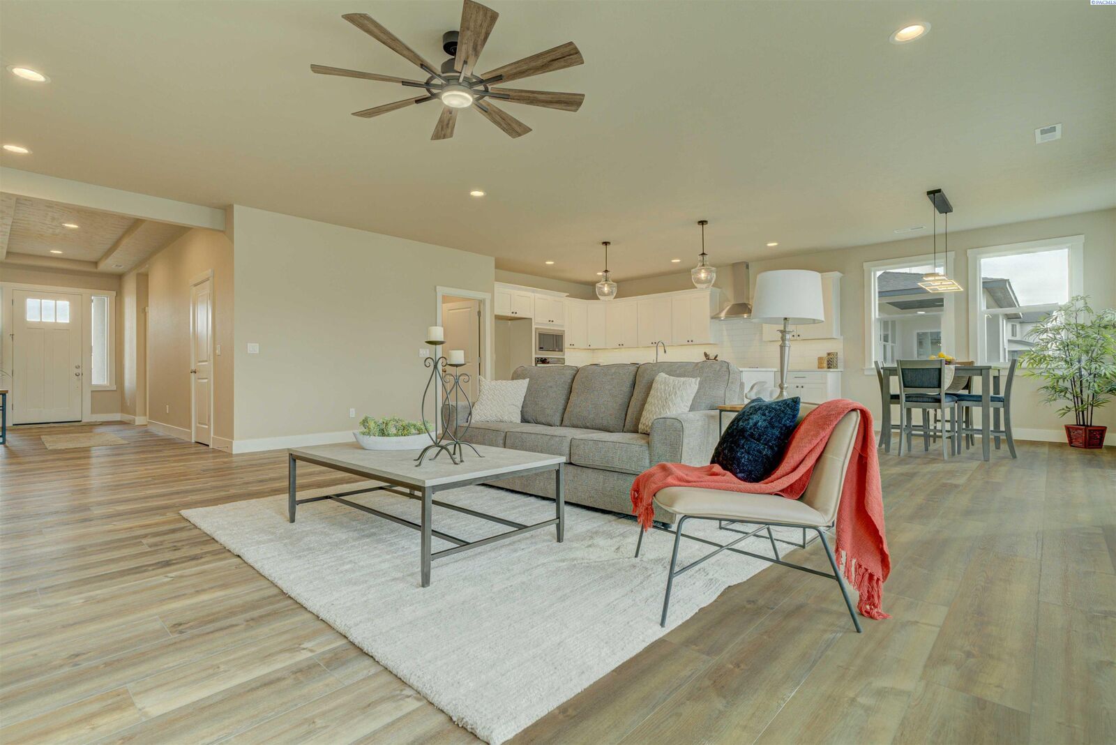 Property Photo: 1103 N Grant Place WA 99336
