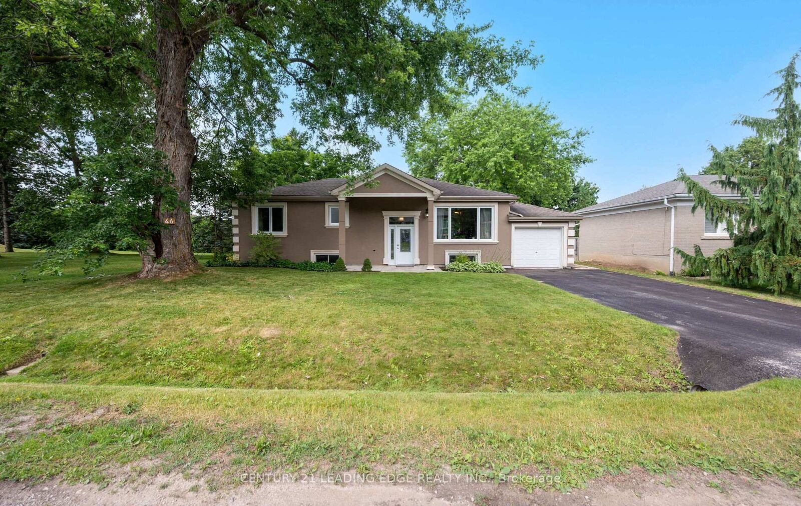 Property Photo:  46 William Street  ON L9R 1M7 