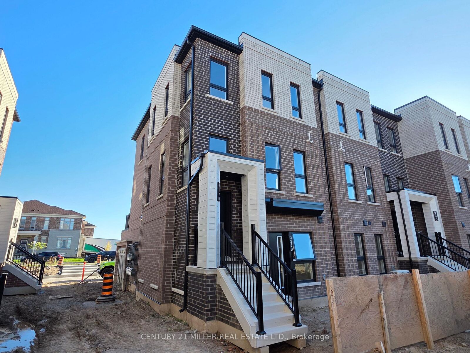 Property Photo: 70 Kenesky Drive 31 ON L8B 1Y4