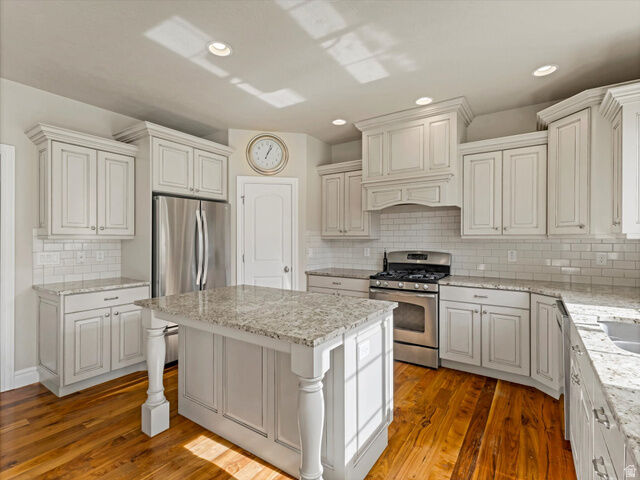 Property Photo:  1958 E Cecelia Cir  UT 84121