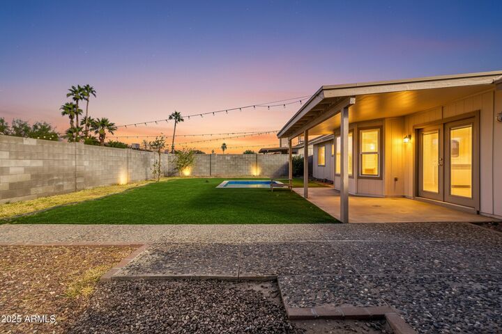 Property Photo:  812 W Rosal Place  AZ 85225