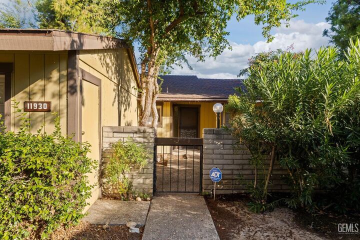 Property Photo:  11930 Laver Court  CA 93306 