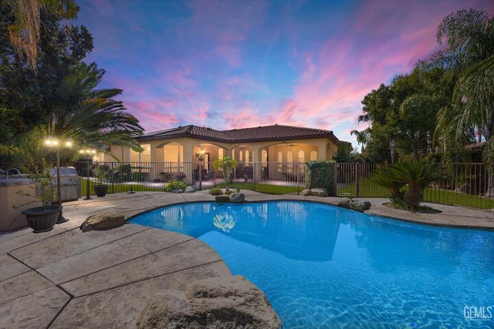 Property Photo: 204 Somerford Court CA 93312