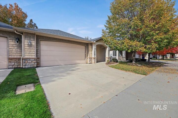 Property Photo: 328 S Golden Eagle ID 83616-6077