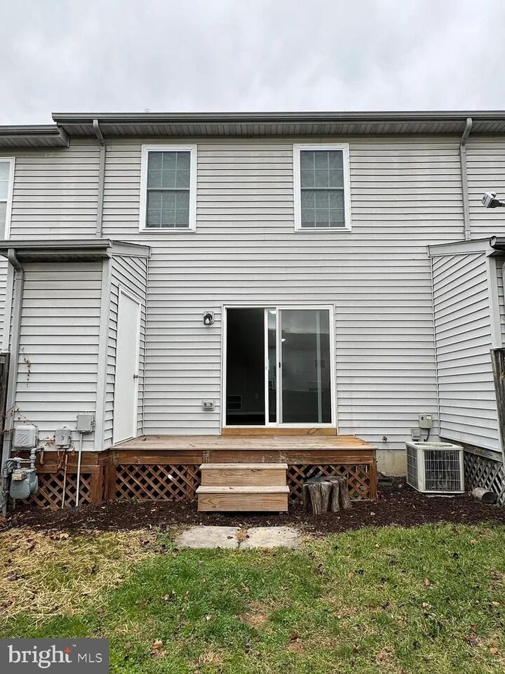 Property Photo:  204 Barrington Lane  VA 22601