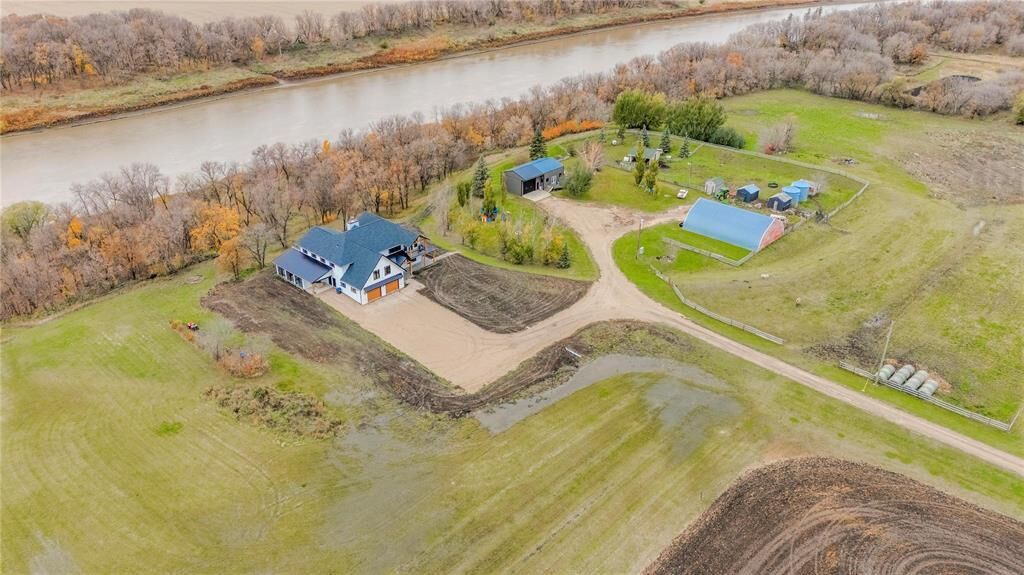 Property Photo:  30024 Pr 246 Road  MB R0G 0C0