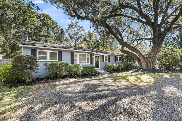 Property Photo:  824 Savage Road  SC 29414 