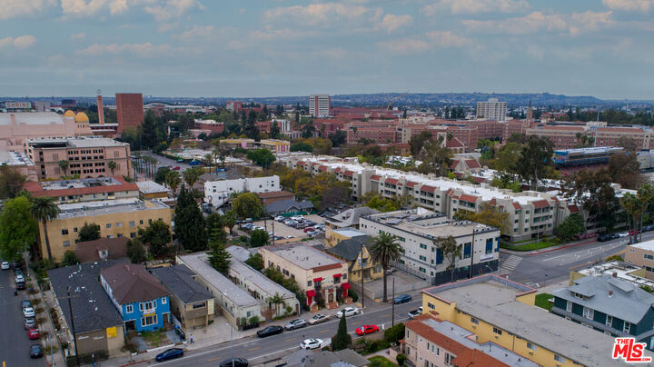 Property Photo:  716 W 30th St  CA 90007