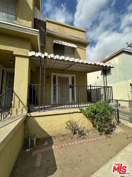 Property Photo:  1707 S Harvard Blvd  CA 90006