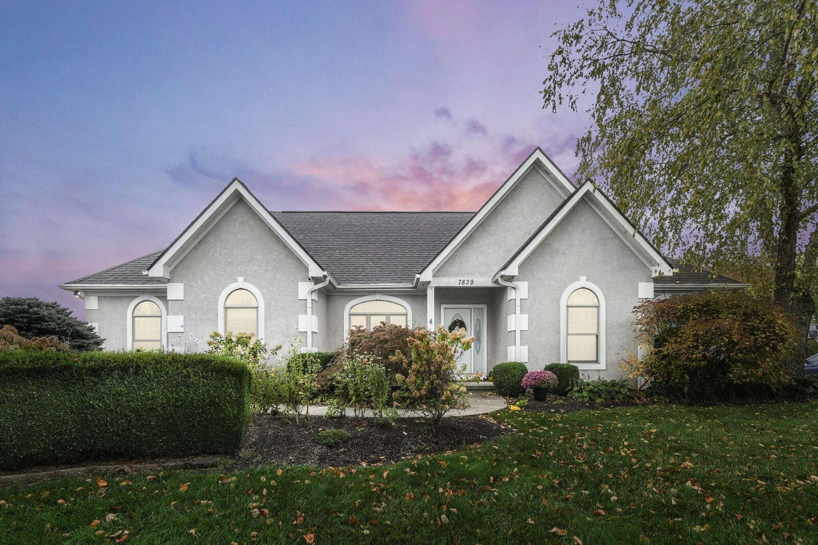 Property Photo: 7839 Bluefield NW Street OH 43110